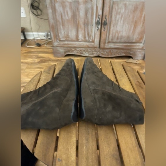 Vaneli Trye Wedgie Ankle Booties - Size 9M - EUC Suede Brown w/Purple inside - Picture 6 of 9